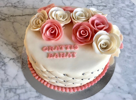 Tårta m. rosa & vita blommor